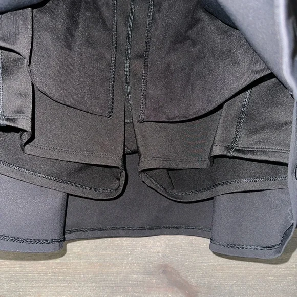 ATHLETA FAIRWAY GOLF SKORT. - Picture 3 of 7